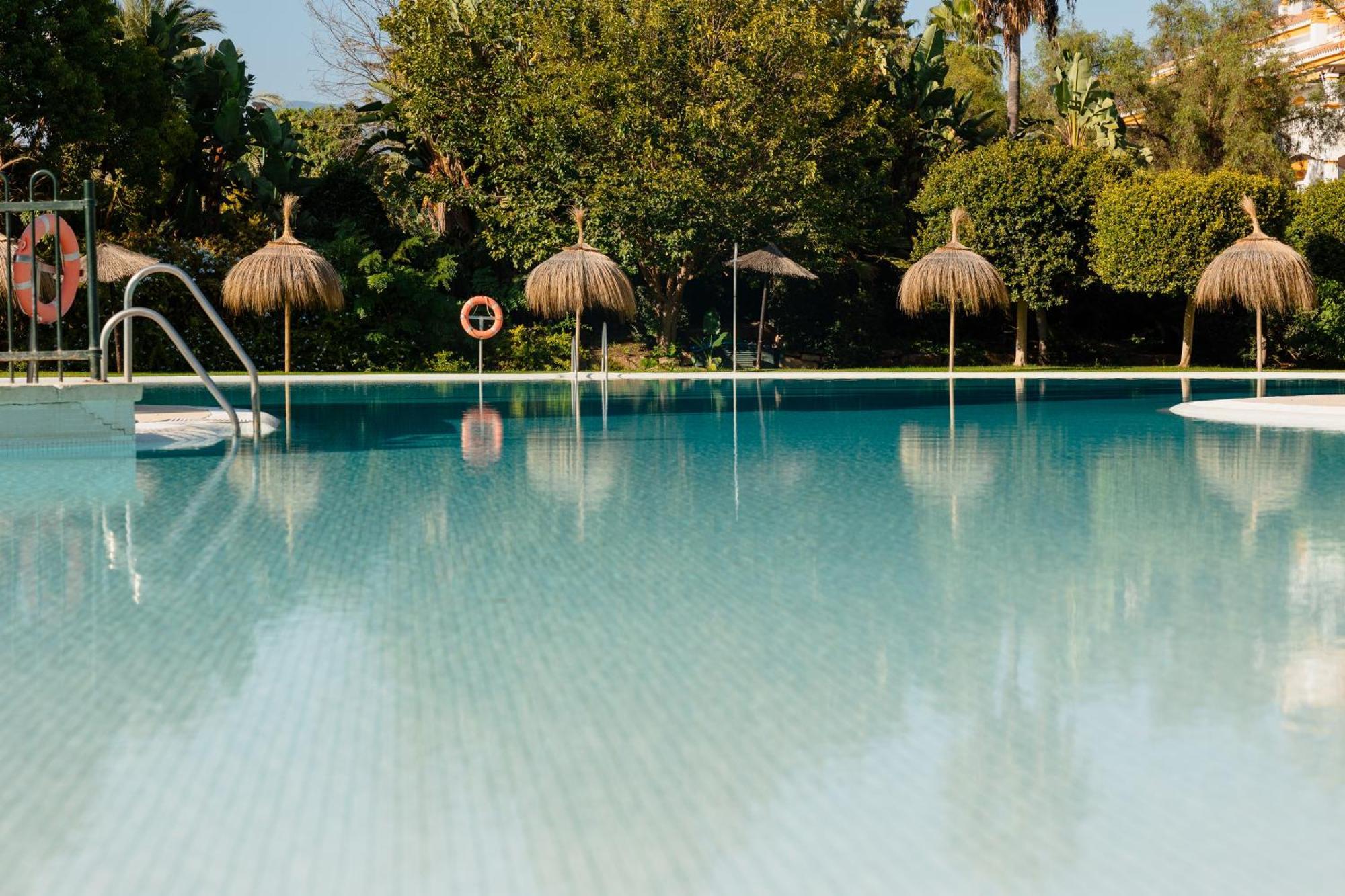 Ground Floor Holiday Apartment With Terrace And Pool In Puerto Banus, Marbella Kültér fotó