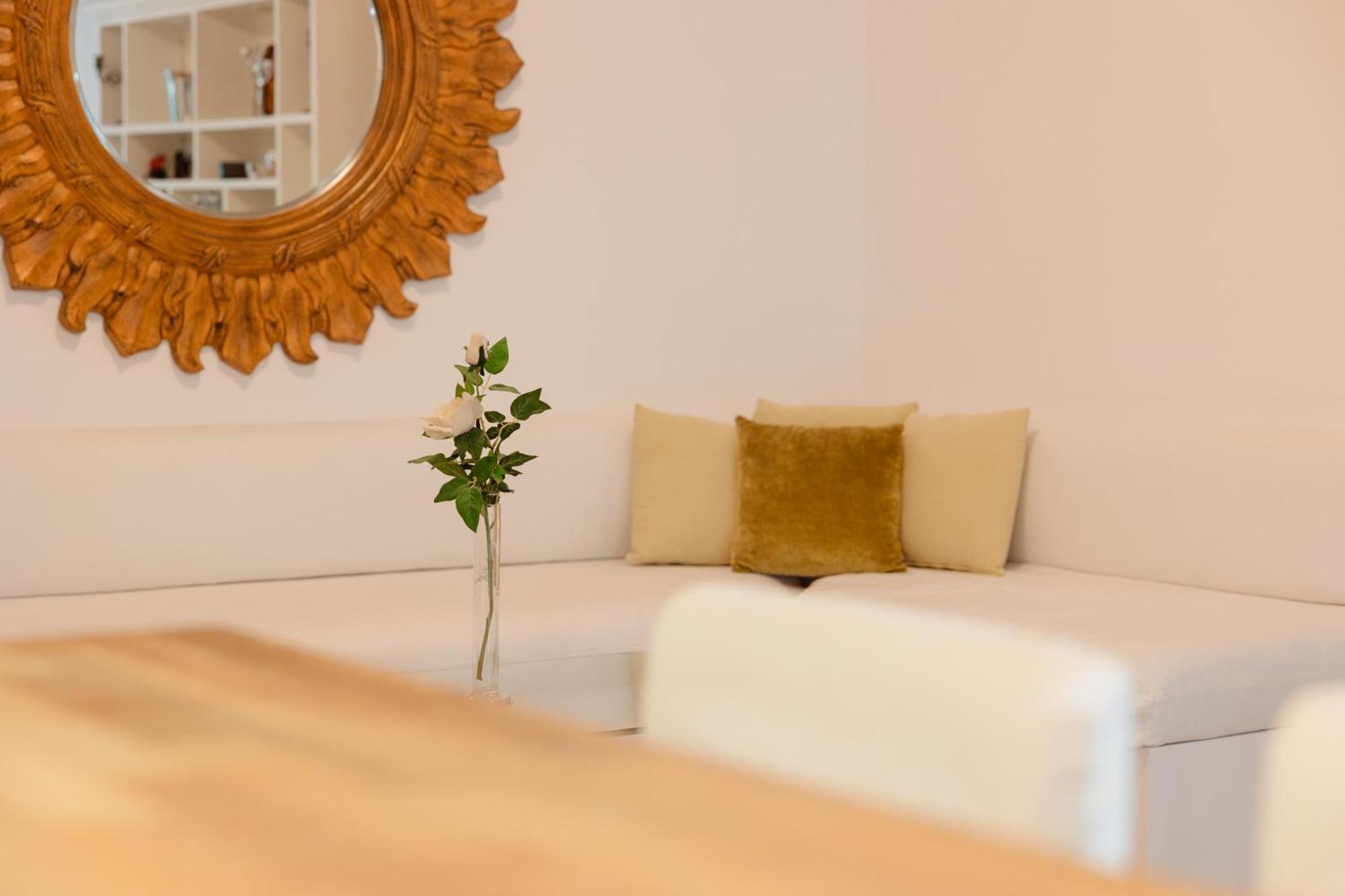 Ground Floor Holiday Apartment With Terrace And Pool In Puerto Banus, Marbella Kültér fotó