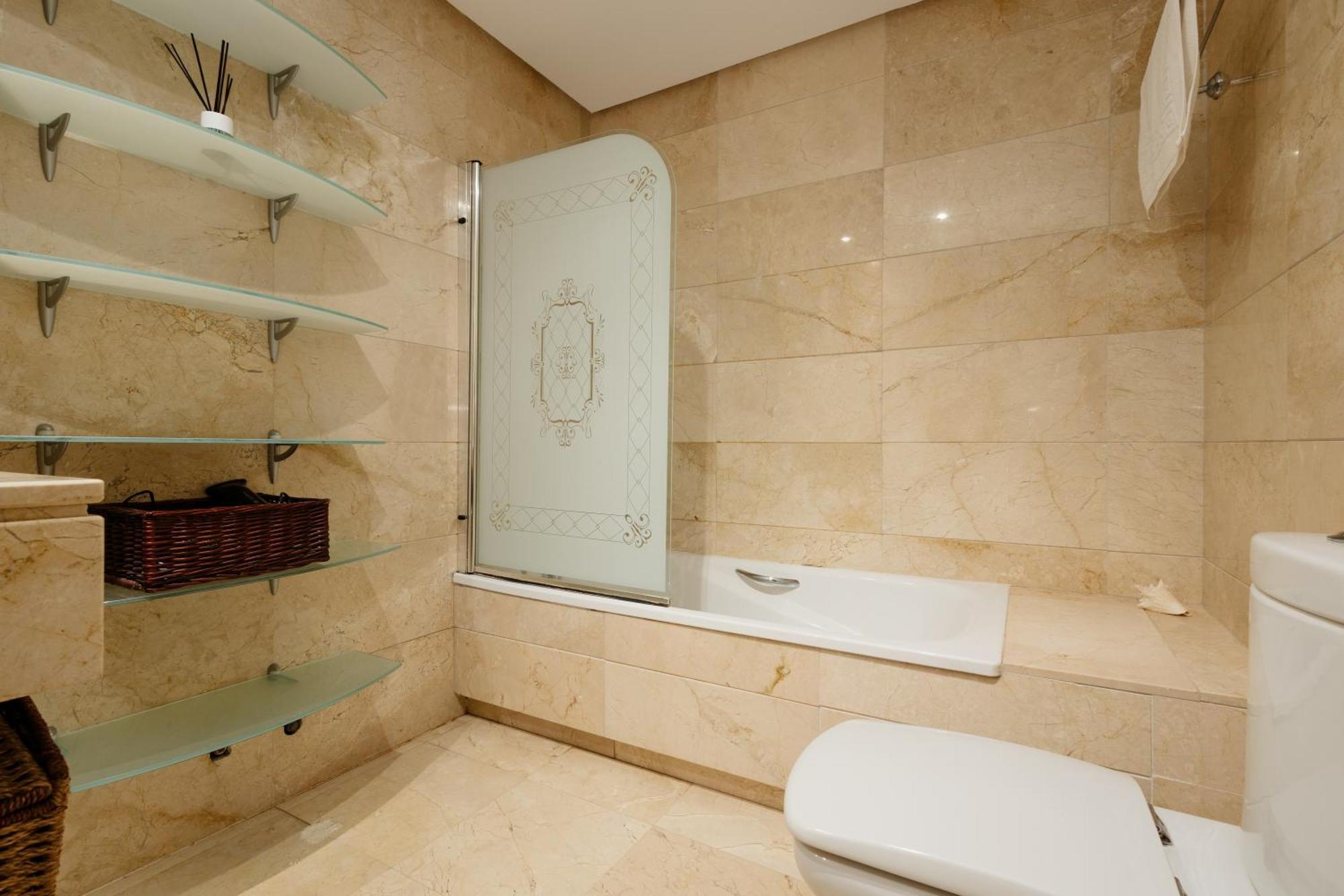 Ground Floor Holiday Apartment With Terrace And Pool In Puerto Banus, Marbella Kültér fotó
