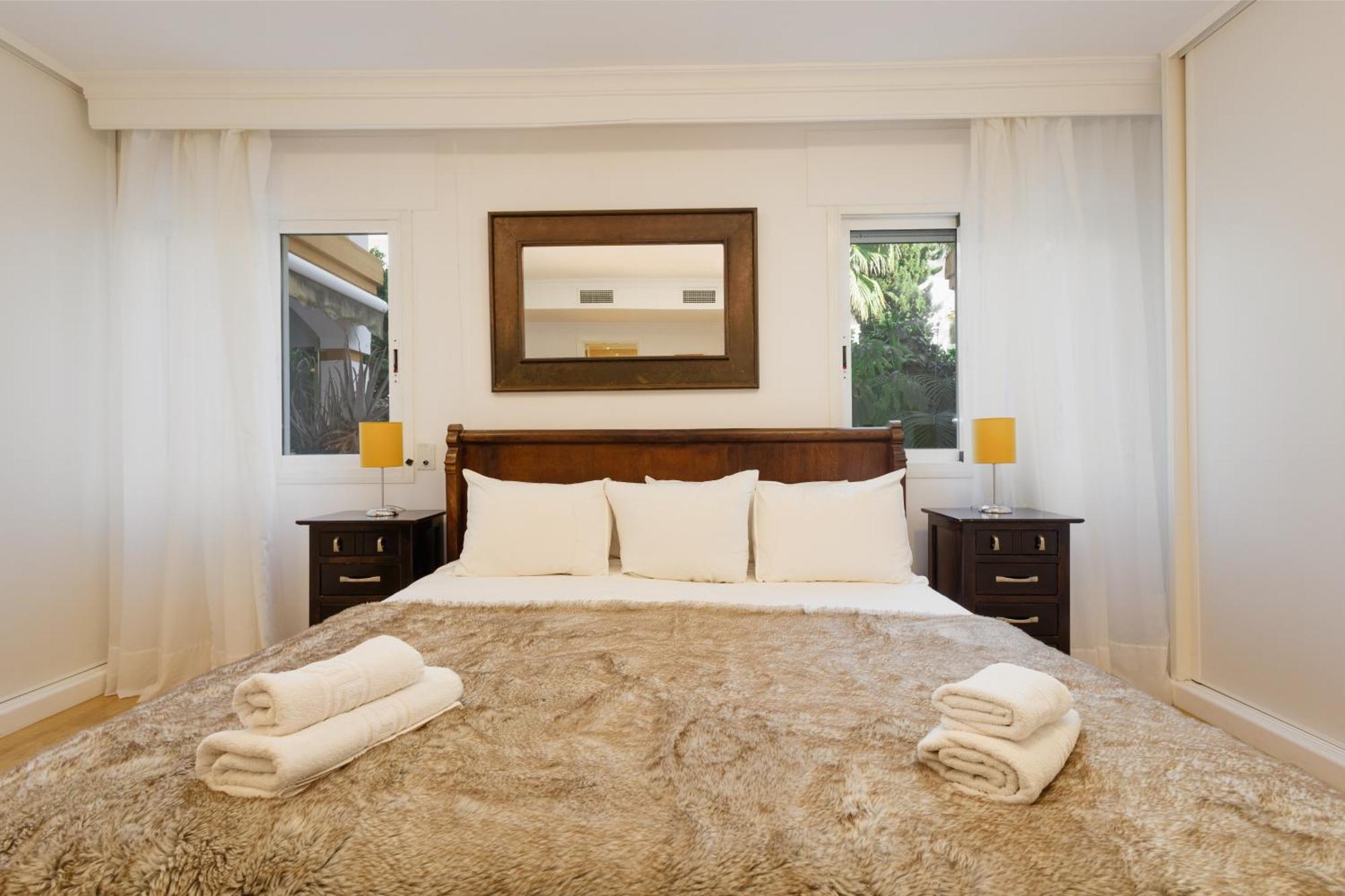 Ground Floor Holiday Apartment With Terrace And Pool In Puerto Banus, Marbella Kültér fotó