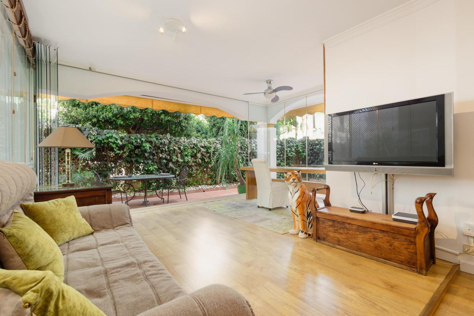 Ground Floor Holiday Apartment With Terrace And Pool In Puerto Banus, Marbella Kültér fotó