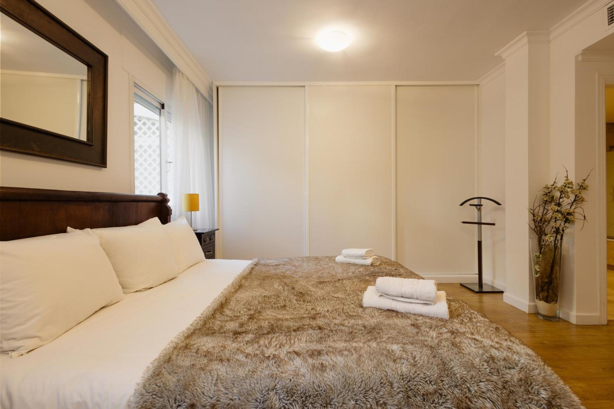 Ground Floor Holiday Apartment With Terrace And Pool In Puerto Banus, Marbella Kültér fotó