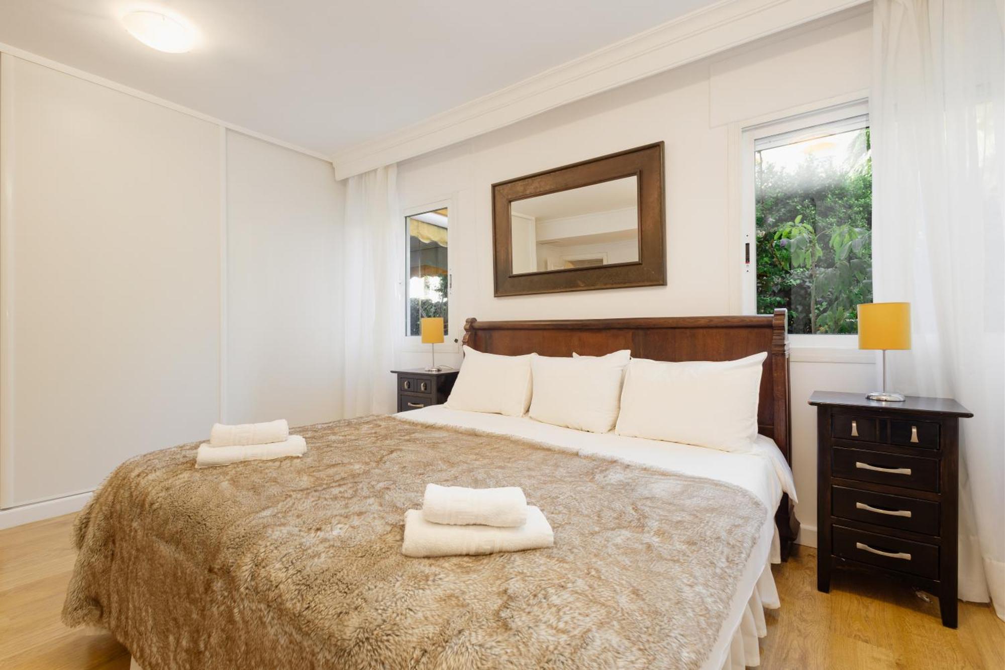 Ground Floor Holiday Apartment With Terrace And Pool In Puerto Banus, Marbella Kültér fotó