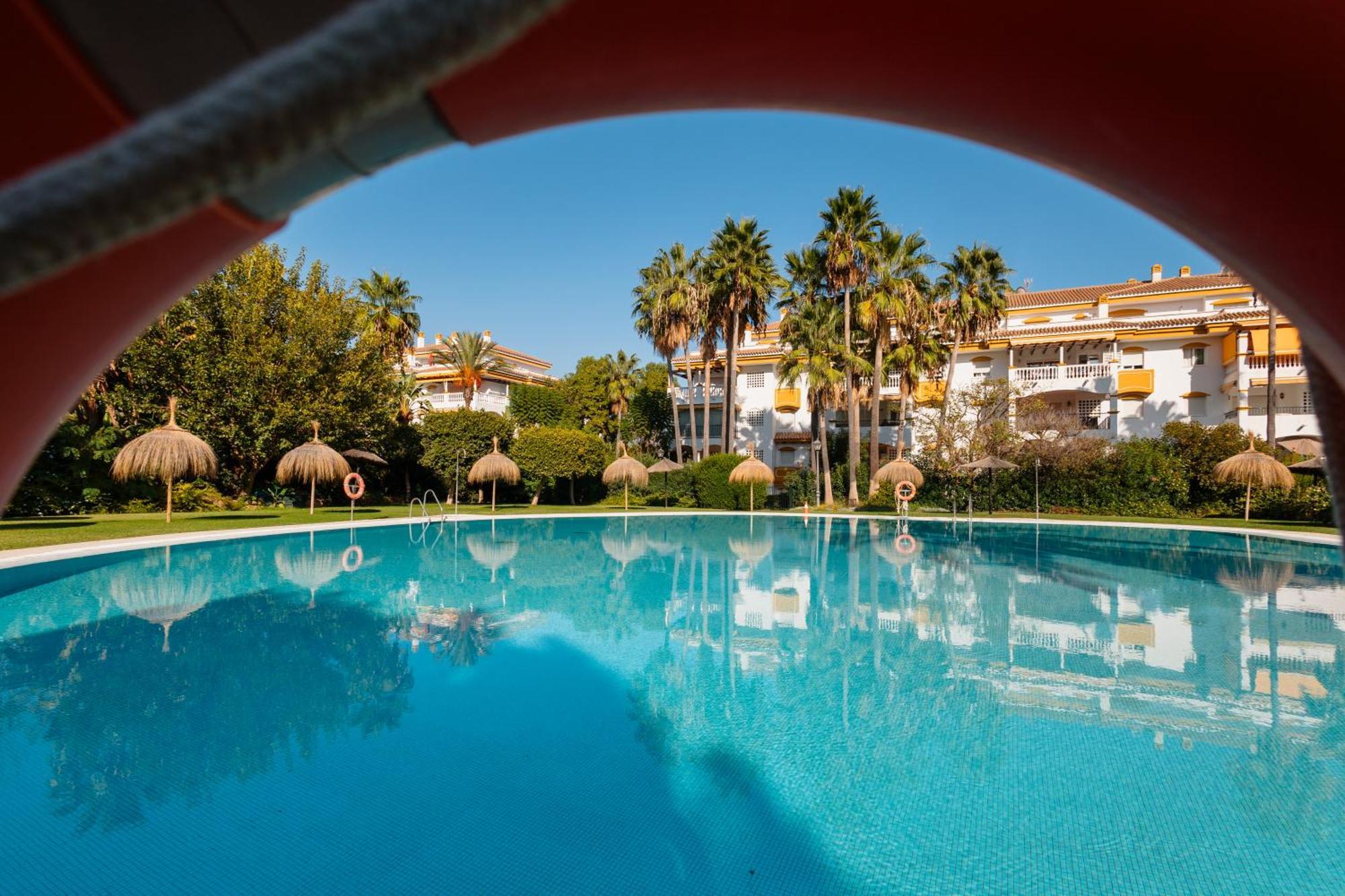Ground Floor Holiday Apartment With Terrace And Pool In Puerto Banus, Marbella Kültér fotó
